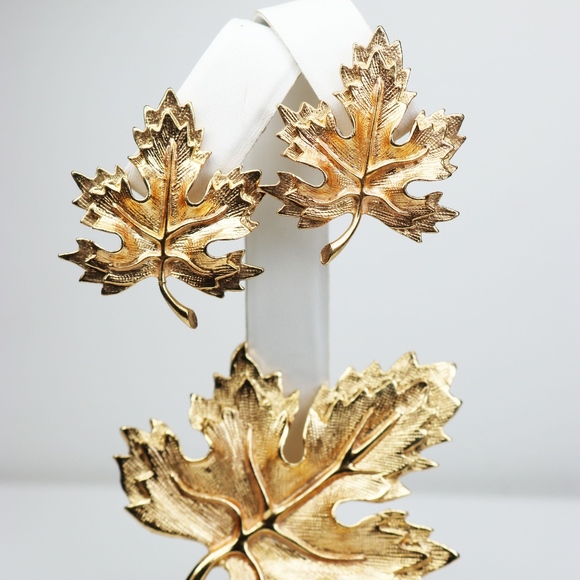 π VINTAGE GLITTERING GOLD MAPLE LEAF PARURE π - Picture 2 of 8